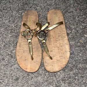 Micheal Kors MK Women’s Gold Logo T-Strap Sandals Sz 9M